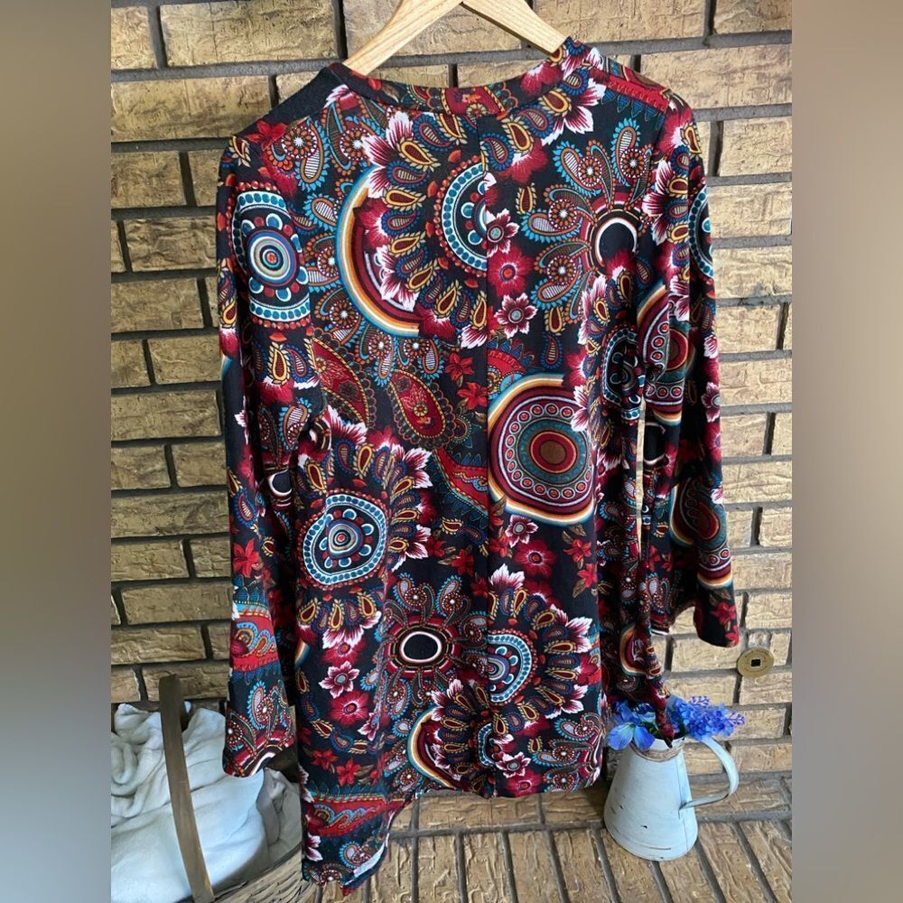 Win win button flowy flare tunic - Picture 2 of 7